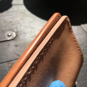 Hình ảnh so sánh về cạnh da trước và sau khi burnishing.