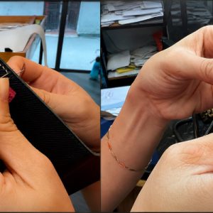 Cận cảnh hướng nghiêng của mũi Saddle Stitch ở hai mặt da